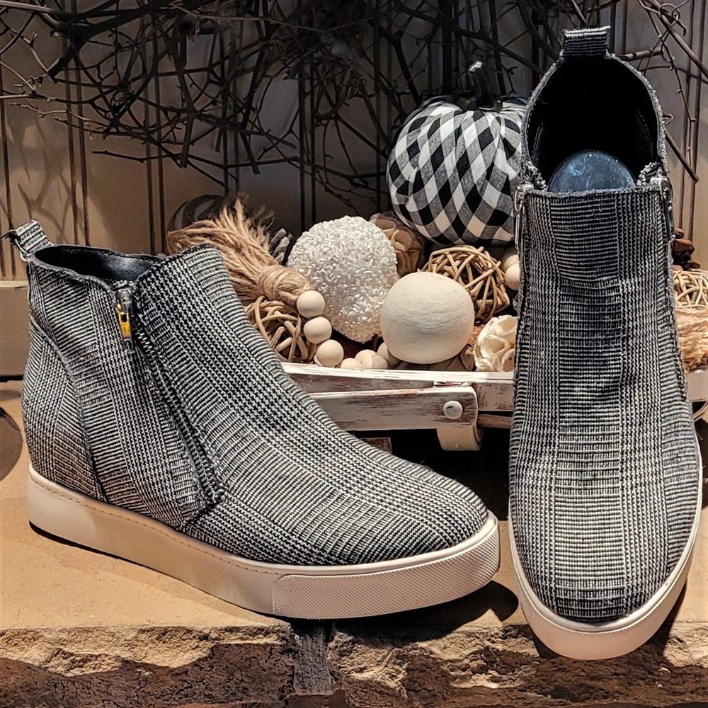 Womens Soda Taylor Black/White Plaid Hidden Wedge Side Zipper Sneakers (Size 10)